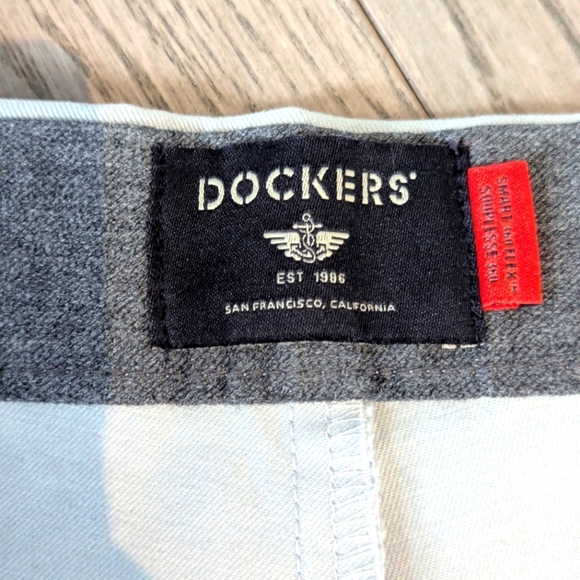 Women's Light Gray Workday Dockers Khaki Slim Fit Pants SZ 38 or 14 US NWT - Picture 3 of 5
